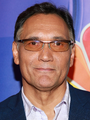 Voz recorrente do ator Jimmy Smits