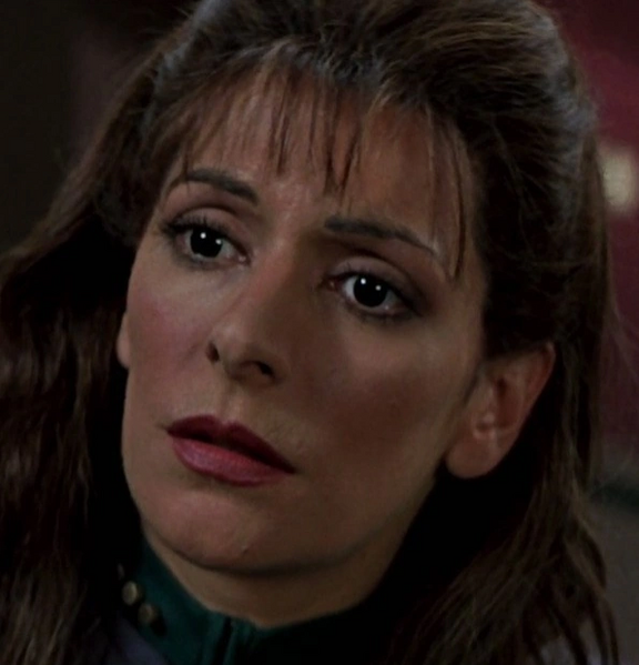 Arquivo:Deanna Troi (Primeiro Contato).png