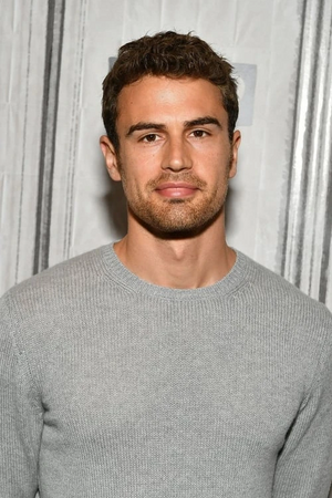 Theo James.jpg