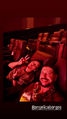 Dubladores do Sr. Piranha e Gatinha Felina (Duda Espinoza e Angélica Borges) na sala de cinema.